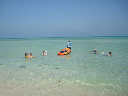 Marrouna beach - Theo a Olík v lodičce