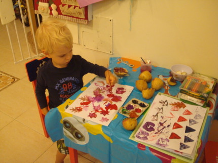 U Maxíka a Olíka s bramborovýma razítkama