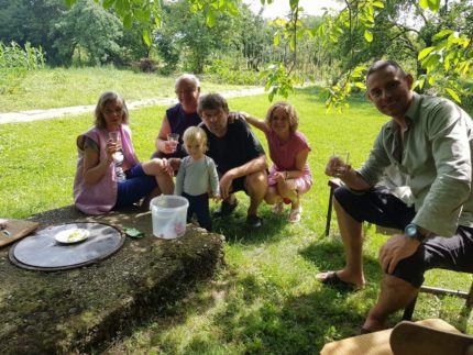 205c407c-83aa-4d18-8b6a-8aee6544db5f