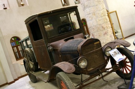 Sh. Faisal's Museum - nejstarší auto v Kataru