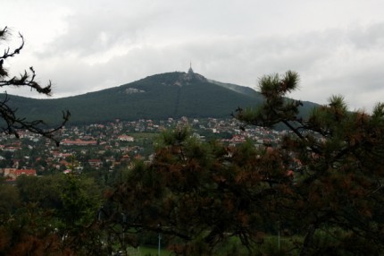 Zobor od úpatí hradu