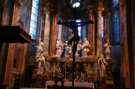 V bazilice na hradě