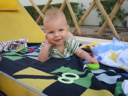 Theo u bazénu Theo u bazénu